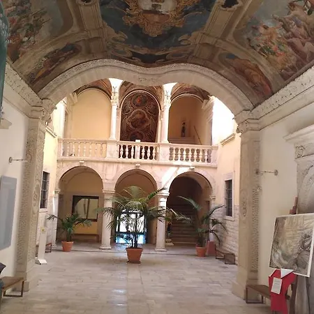 Albergabici La Cattedrale بيت ضيافة *